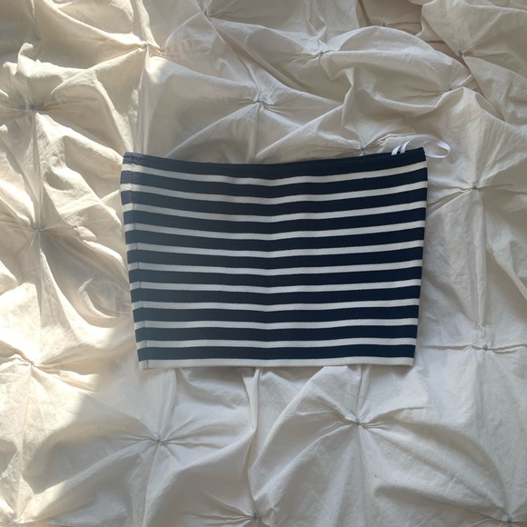 Aritzia Tops - Babaton crop